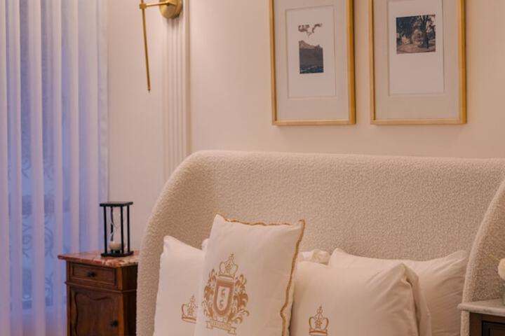 Room 8 of 28
