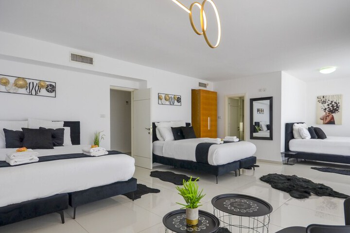 Room 108 of 315