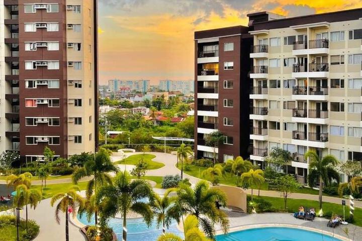 622 Tower 1 Comfy Cozy, Central w Free Pool Access
