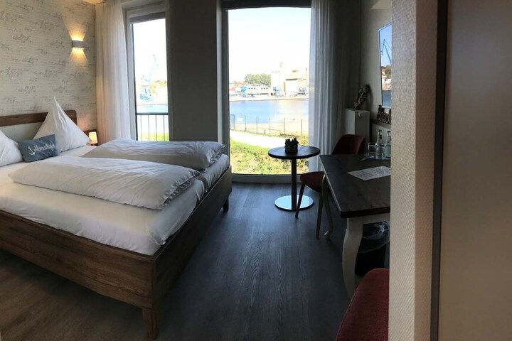 Room 9 of 114