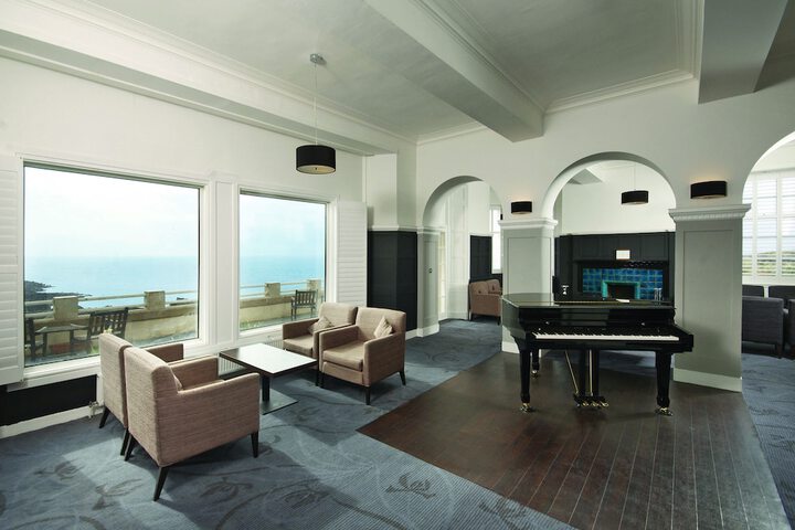 Lounge 74 of 100