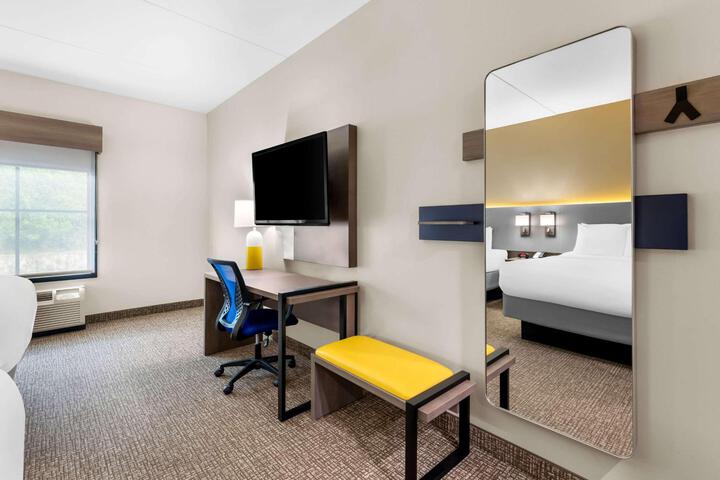 2 Queen Beds (8 of 8)