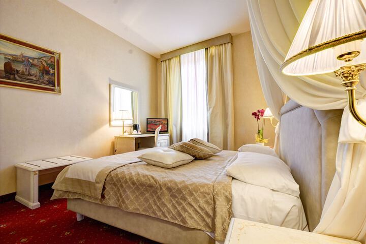 Room 27 of 54