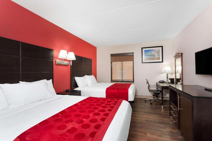 2 Queen Beds (3 of 5)