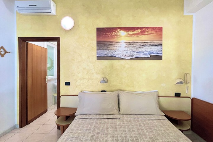 Room 13 of 87