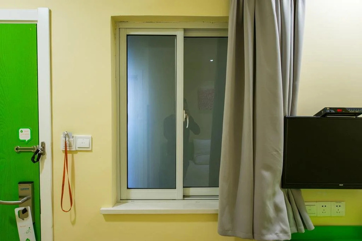 Room 5 of 12