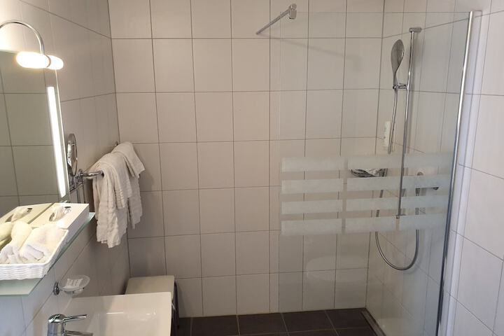 Room 33 of 45