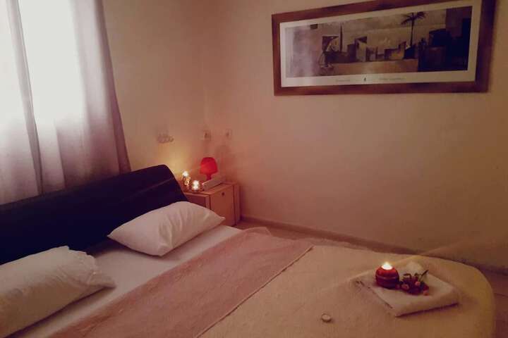 Room 5 of 32