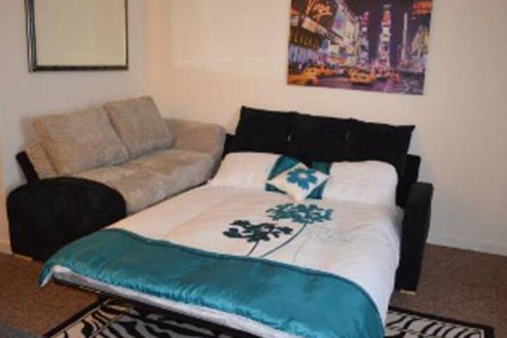 Room 2 of 6