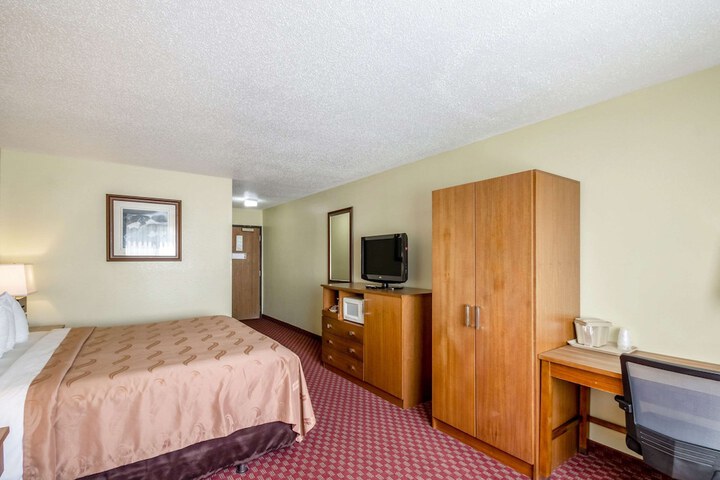1 King Bed (12 of 12)