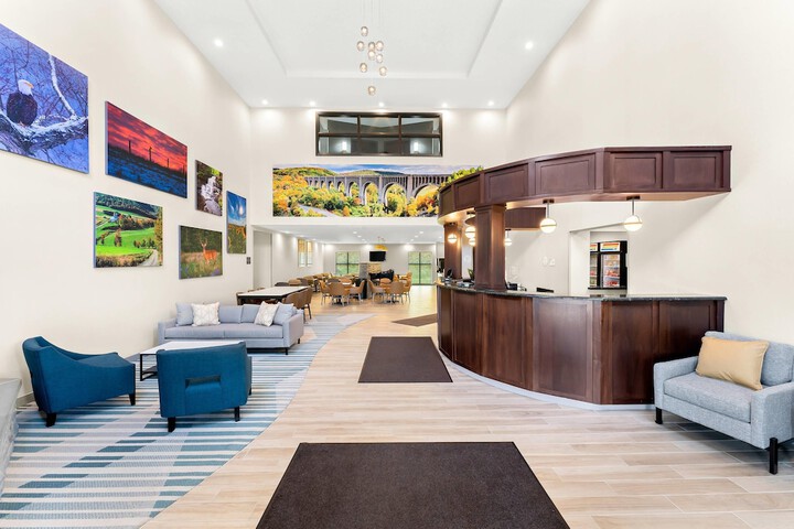 Entrance & Lobby