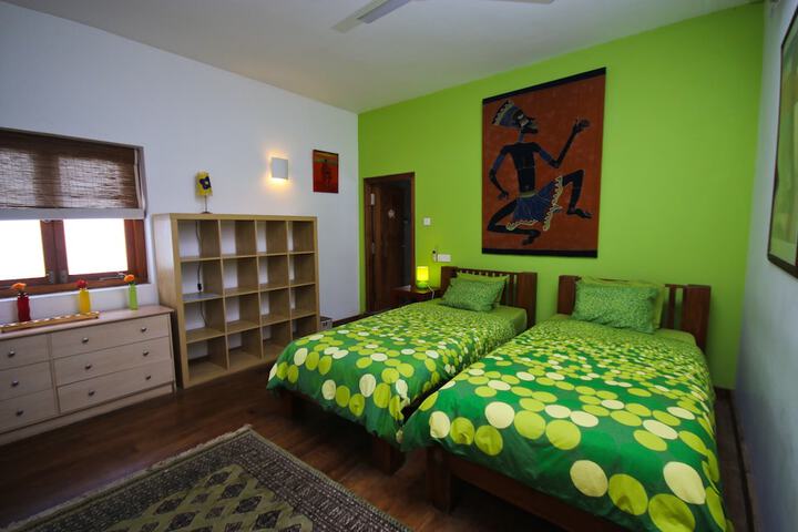 Room 4 of 43