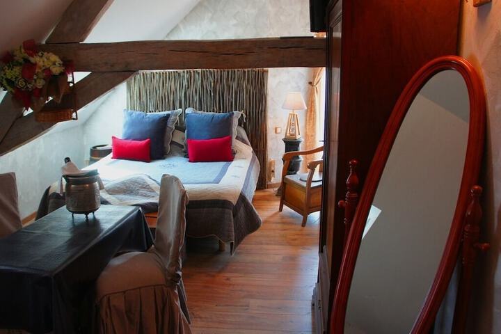 Room 2 of 34