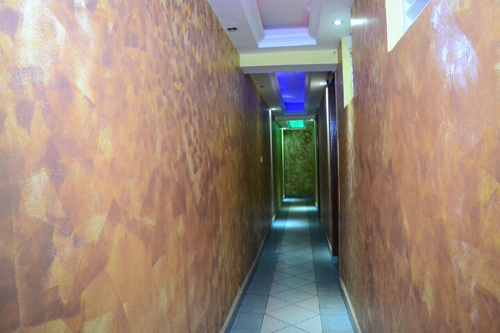 Ballroom/Hall 25 of 26