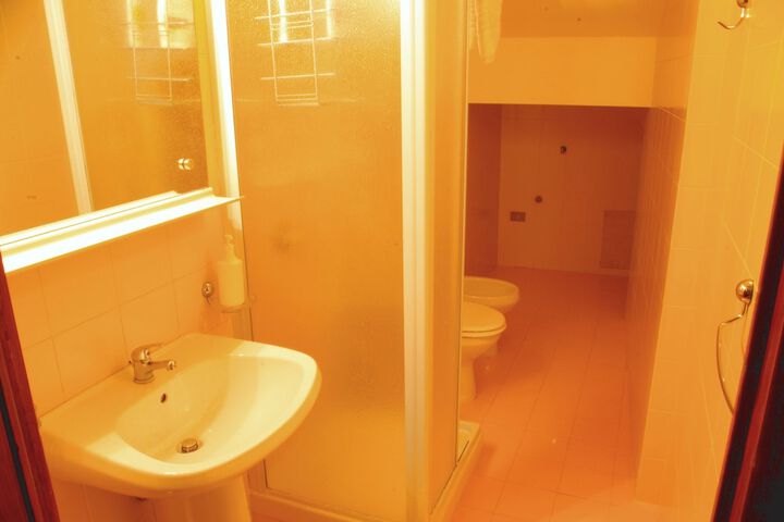 Room 27 of 36