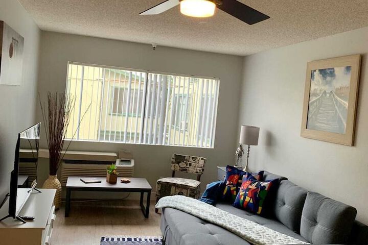 Room 6 of 10