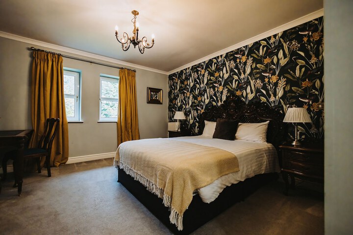 Room 15 of 49