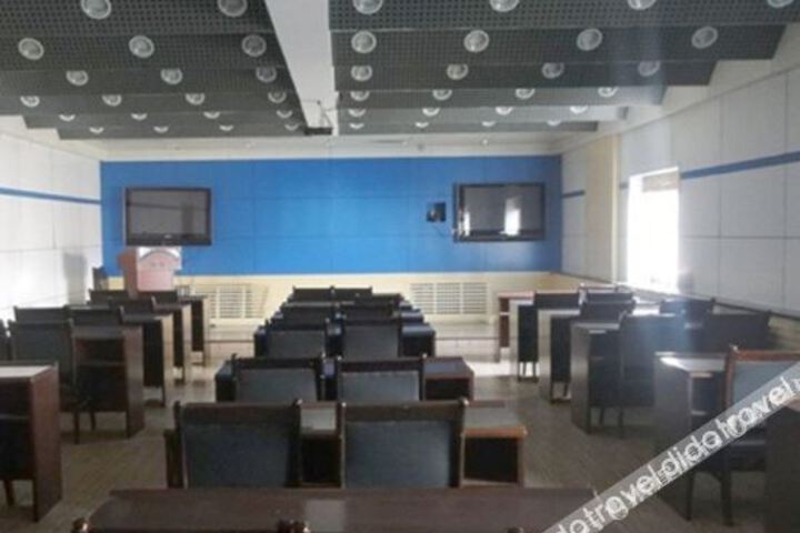 Room 2 of 28