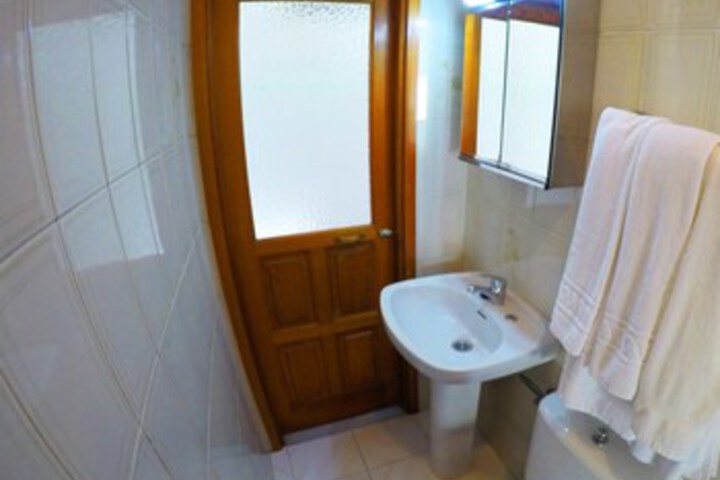 Room 4 of 18