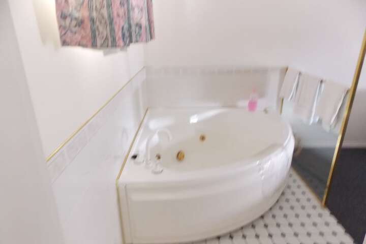 Hot Tub 36 of 58