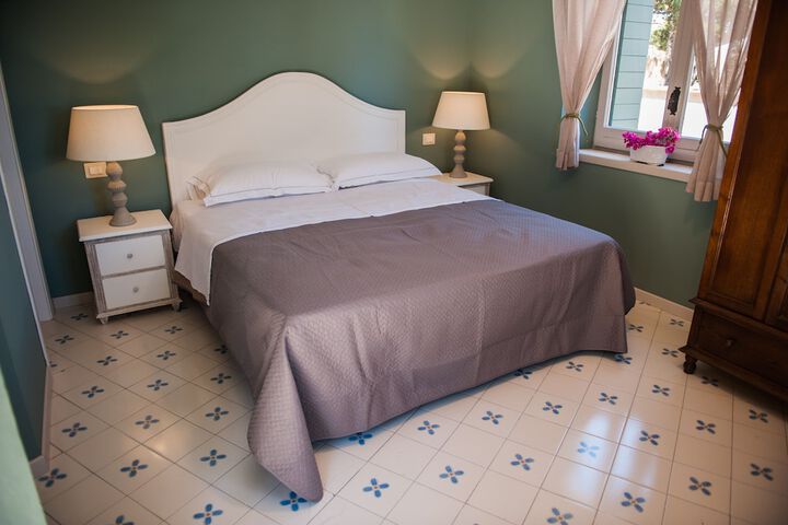 Room 4 of 48