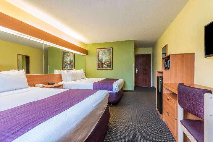 1 Queen Bed (8 of 19)