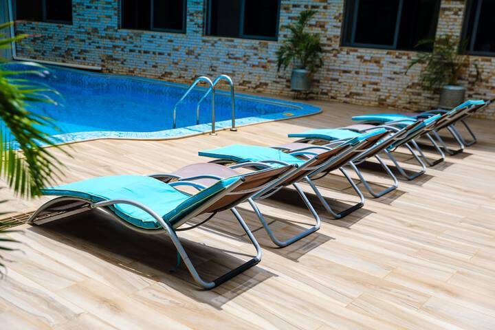 Pool 51 of 76