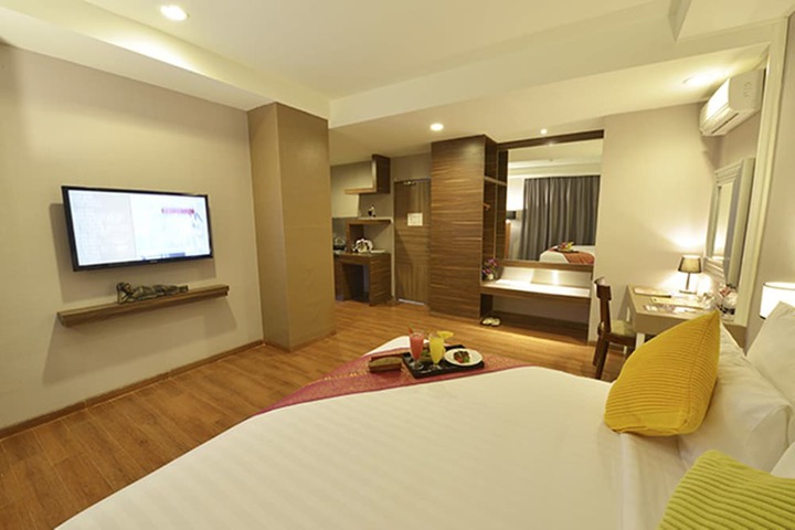 Room 3 of 32