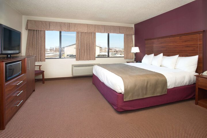1 King Bed (20 of 25)