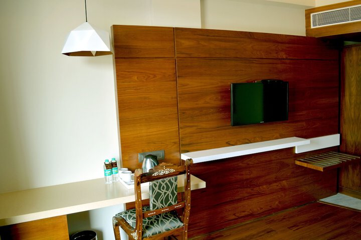 Room 8 of 27