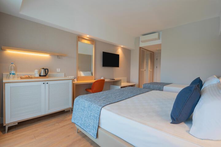 Room 32 of 137
