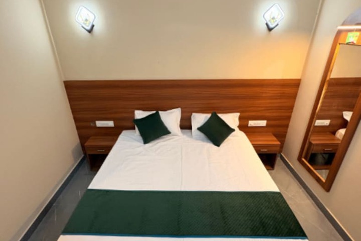 Room 13 of 34