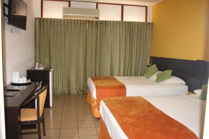Room 14 of 33