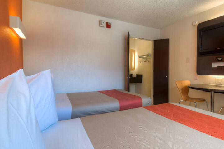 Standard Room, King or Two Doubles (14 of 18)