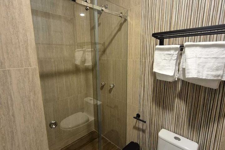 Room 6 of 17