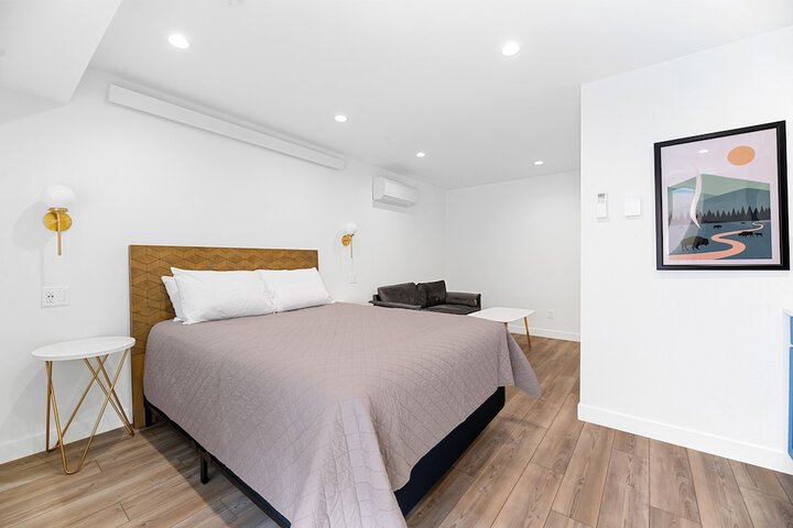 Room 17 of 35