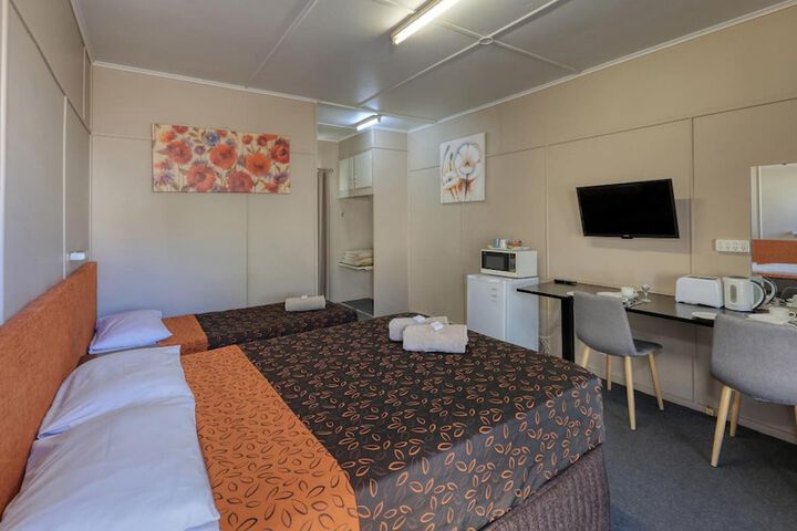 Room 4 of 27