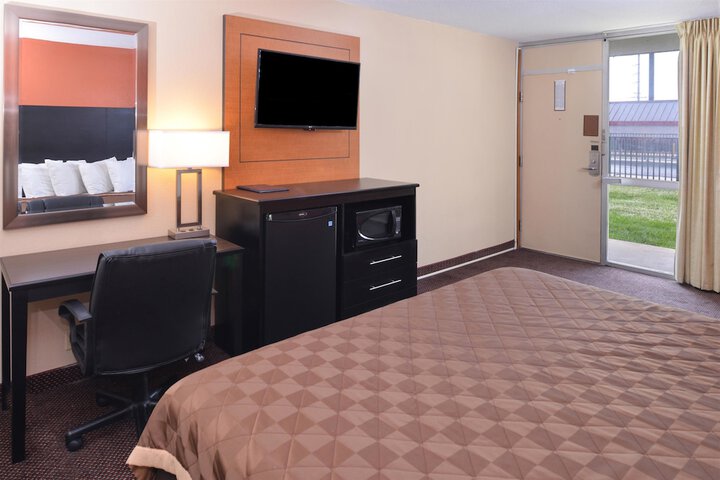 1 King Bed (7 of 13)