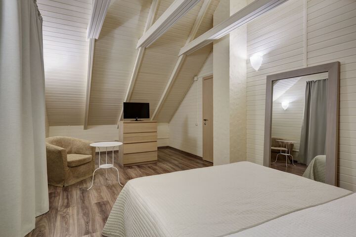 Room 10 of 79