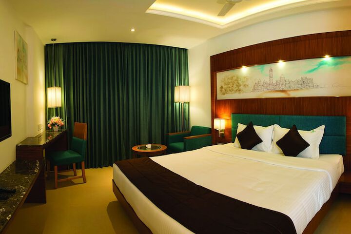 Room 4 of 30
