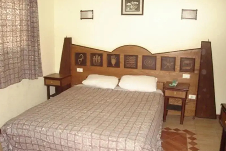 Room 5 of 14