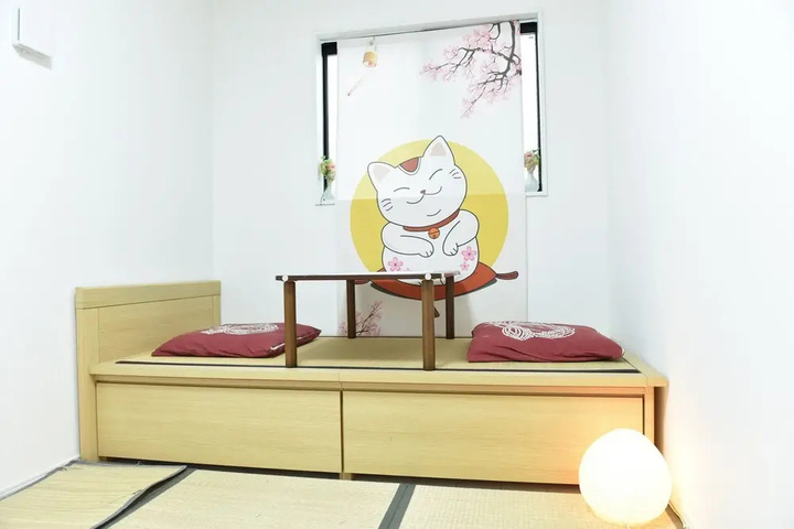 Room 5 of 11