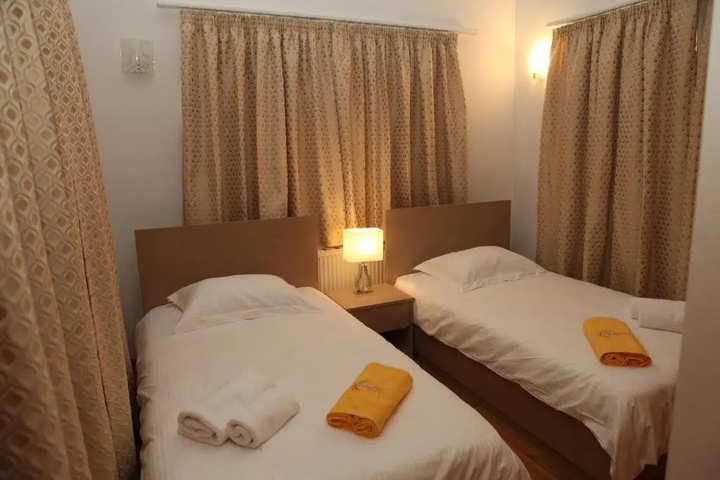 Room 2 of 16