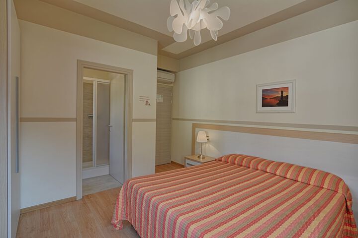 Room 9 of 47