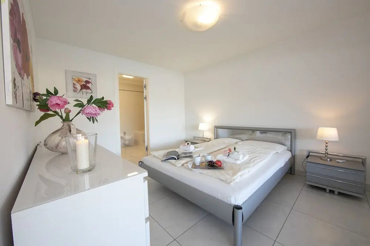 Room 2 of 11