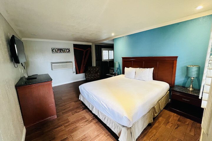 Signature King Bed (6 of 39)
