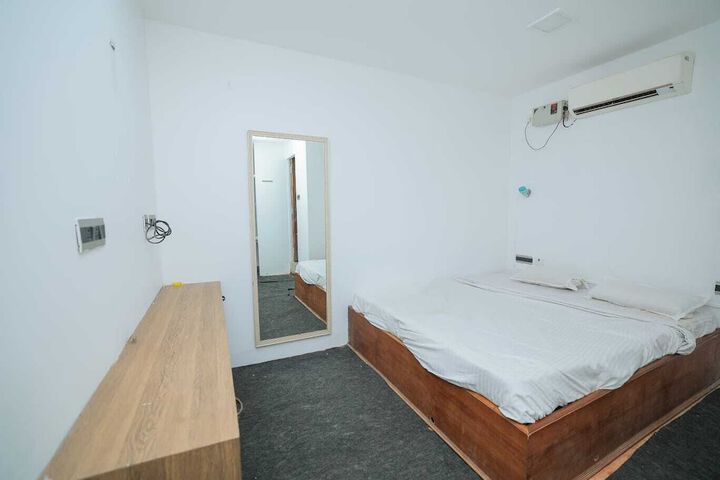 Room 5 of 38