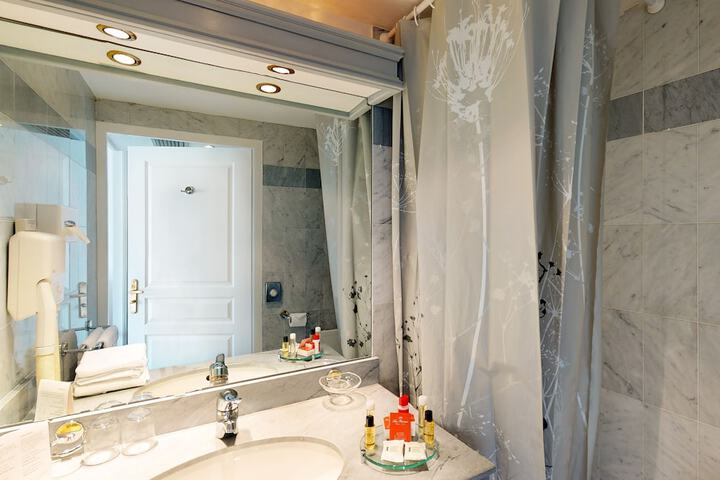 Bathroom Interior Photo