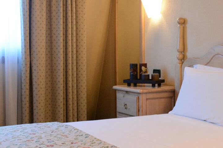 Room 4 of 37