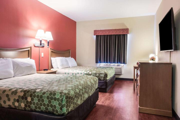 2 Queen Beds (5 of 5)